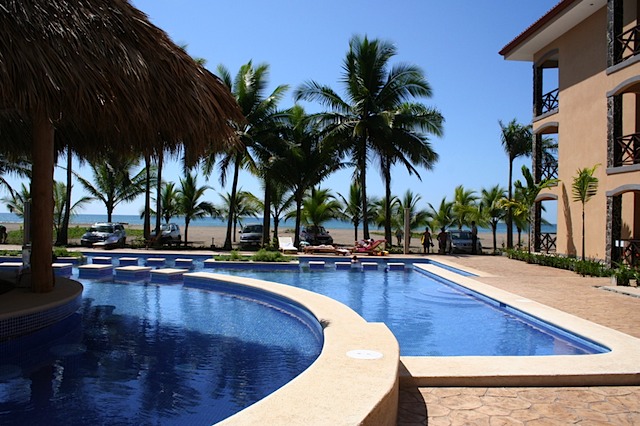 BE swim up bar
